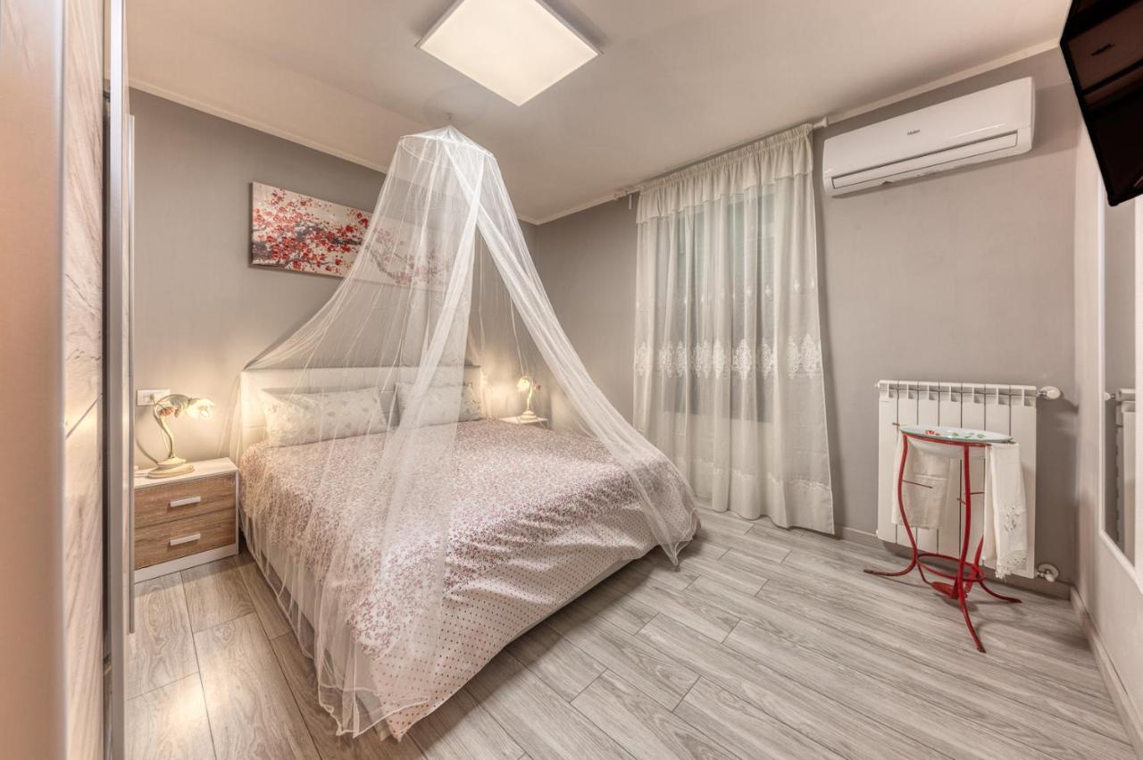 Casa Camelie Apartment เจนัว ภายนอก รูปภาพ